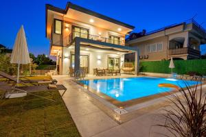 Bazén v ubytování Villa Almilalin 6 bedroom Holiday Villa for Rent in Oludeniz nebo v jeho okolí
