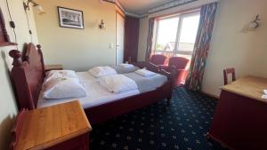 a hotel room with a bed and a window at Sirevåg Konferansehotell AS in Sirevåg