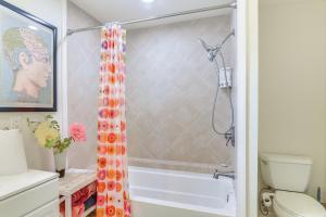 Ένα μπάνιο στο Private Beach Pass Cozy Galveston Apartment! +19 φωτογραφίες