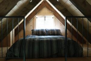 a bed in the middle of a attic at Les Cabines St-O #2 in Saint-Onésime