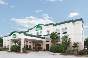 a rendering of the front of a hotel at Wingate by Wyndham Houma in Houma