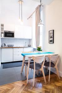 Kuchyňa alebo kuchynka v ubytovaní Househost Apartment - Kupa 2 + 10 fotografií