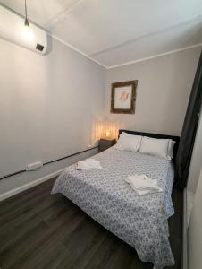 Postel nebo postele na pokoji v ubytování Stylish Retro Suites