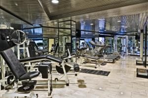 The fitness centre and/or fitness facilities at Mercure Villa Romanazzi Carducci Bari