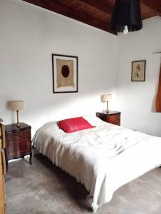 Giường trong phòng chung tại Casa rural, vista al cerro