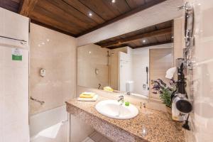 Koupelna v ubytování CONTEL Hotel