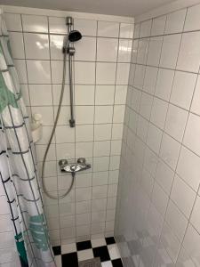 Koupelna v ubytování Classical 3 bedroom, 2 bath, minutes from Royal Palace, Main Shopping Street, Restaurants & Downtown + 12 fotografií