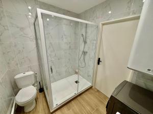 Bilik mandi di "L'Etoile" 4 chambres-hyper centre