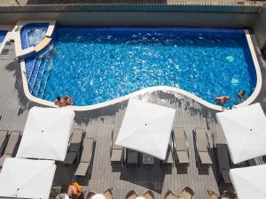 Bazén v ubytování Hotel RH Vinarós Aura nebo v jeho okolí + 25 fotografií