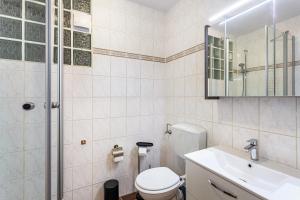 Koupelna v ubytování Ferienhaus Doris + 15 fotografií