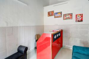 Posezení v ubytování Hotel O Tilak hotel 24 Sector 27 Near by Vinayak Hospital Gali no-6