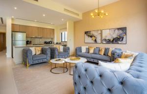 Kuchyň nebo kuchyňský kout v ubytování NewArabian Dubai Hills Sidra Villa