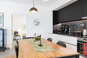 Kuchyň nebo kuchyňský kout v ubytování GuestReady - Anakaj House