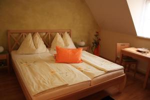 Llit o llits en una habitació de Buschenschank Orsl