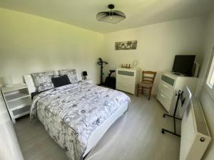Voodi või voodid majutusasutuse maison plain pied Charleval toas
