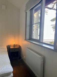 Postel nebo postele na pokoji v ubytování Bergs Gård & Hållsvikens Gård
