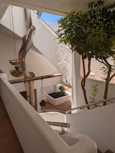 Balkón nebo terasa v ubytování Charming Flat in Los Molinos with Terrace & Pools, Near Playa Bastian