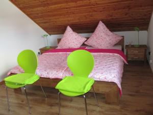Ένα ή περισσότερα κρεβάτια σε δωμάτιο στο Ferienwohnung an der Lay