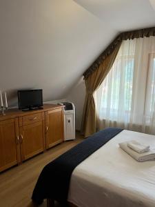 Giường trong phòng chung tại Sóbanya Panzió