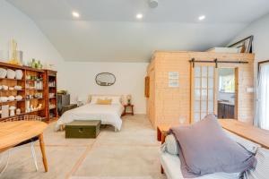 Gallery image of Highland 1850s Studio Barn on Sprawling 4 5 Acres! in Highland