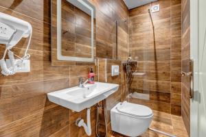 Bagno di Villa Zoi A Stay to Remember I Located inside the Castle of Elbasan, on a historic Roman road Via Egnatia I Homemade Breakfast
