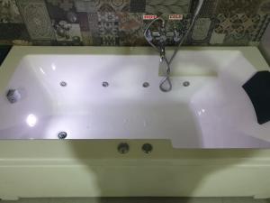 RKS INTERNATIONAL HAMPi的一间浴室