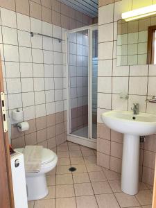 Ένα μπάνιο στο Platanias Memories Studio 5