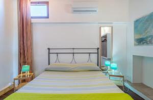 Кровать или кровати в номере Villa con piscina al mare