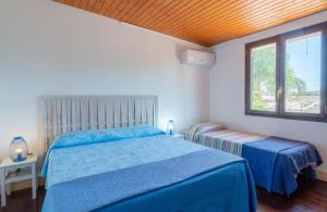 Кровать или кровати в номере Villa con piscina al mare