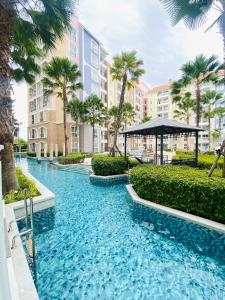 Πισίνα στο ή κοντά στο Seven Seas Cote d Azur By J-JAY