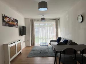 a living room with a couch and a table at Kilnview Guesthouse-Hanley & Staffordshire University in Stoke on Trent