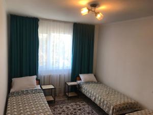 Giường trong phòng chung tại Agyn guest house