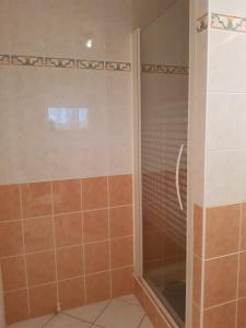 Ένα μπάνιο στο Maison individuelle An Ti Ruz +32 φωτογραφίες