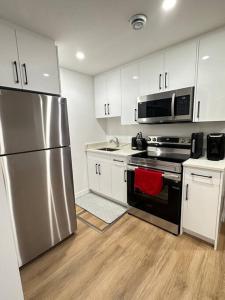Dapur atau dapur kecil di Stylish & Modern 2 Bedroom Suite