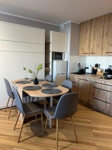 Η κουζίνα ή μικρή κουζίνα στο LTS RENT Luxury & Comfortable Residence Letnica