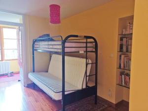 a room with two bunk beds and a book shelf at Le nid d'oeillet, T3 bis, wifi, jardin commun in Luchon