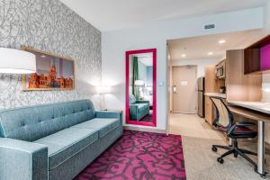 Гостиная зона в Home2 Suites Dallas Medical District - Love Field