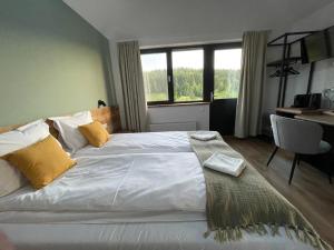Postel nebo postele na pokoji v ubytování Kaliba Cabins