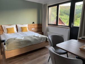 Postel nebo postele na pokoji v ubytování Kaliba Cabins