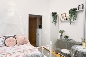 Posteľ alebo postele v izbe v ubytovaní Apartments on Miodowa
