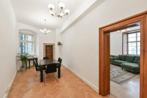 Posedenie v ubytovaní U Kapra Apartments