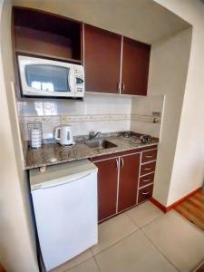 A cozinha ou cozinha compacta de Cóndor Suites Apart Hotel