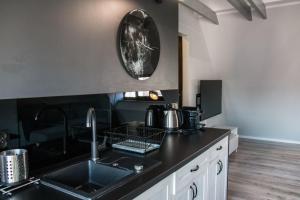 Kuchyňa alebo kuchynka v ubytovaní Kosmos 9 - Apartament Astro by Rentoom