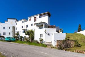 a white building on the side of a street at Loft en Tarifa con vistas a África in Tarifa