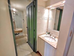 Um banheiro em Cóndor Suites Apart Hotel