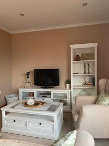 A television and/or entertainment centre at RECUNCHO DA LUZ