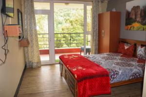 Uma cama ou camas num quarto em Themapleview