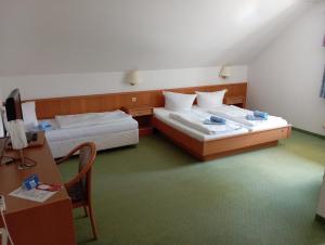 Postel nebo postele na pokoji v ubytování Hotel Burgwald