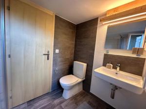 Kupaonica u objektu Chalet Luegistal