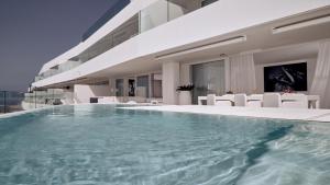 Der Swimmingpool an oder in der Nähe von Hotel Baobab Suites